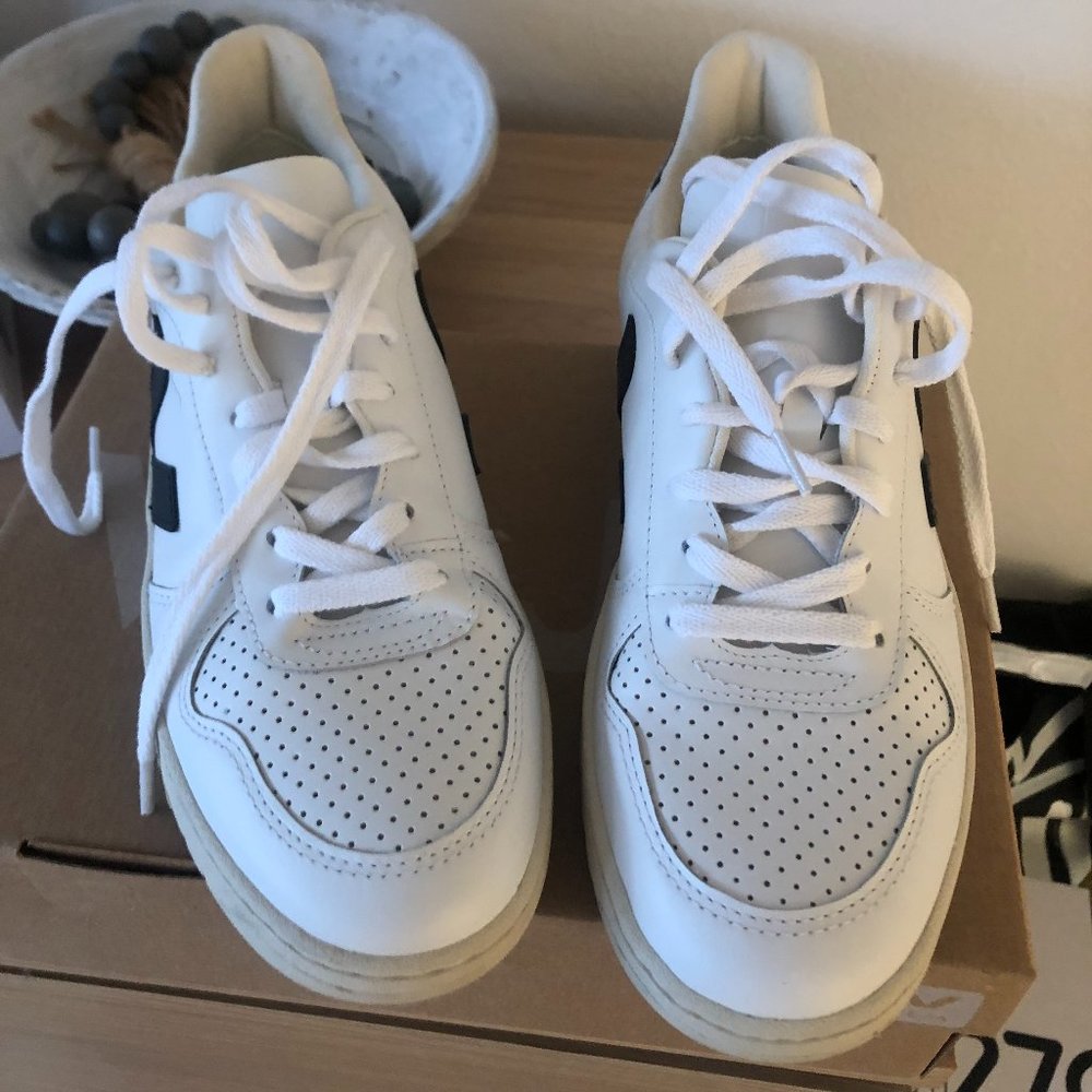 Veja Tennis Shoes
